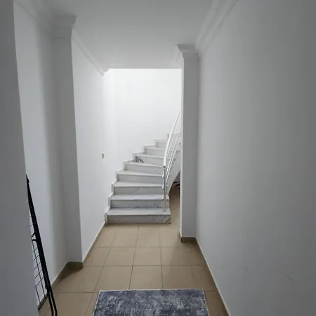 Apartment Circle