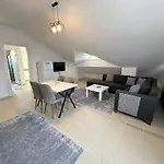 Apartment Circle *